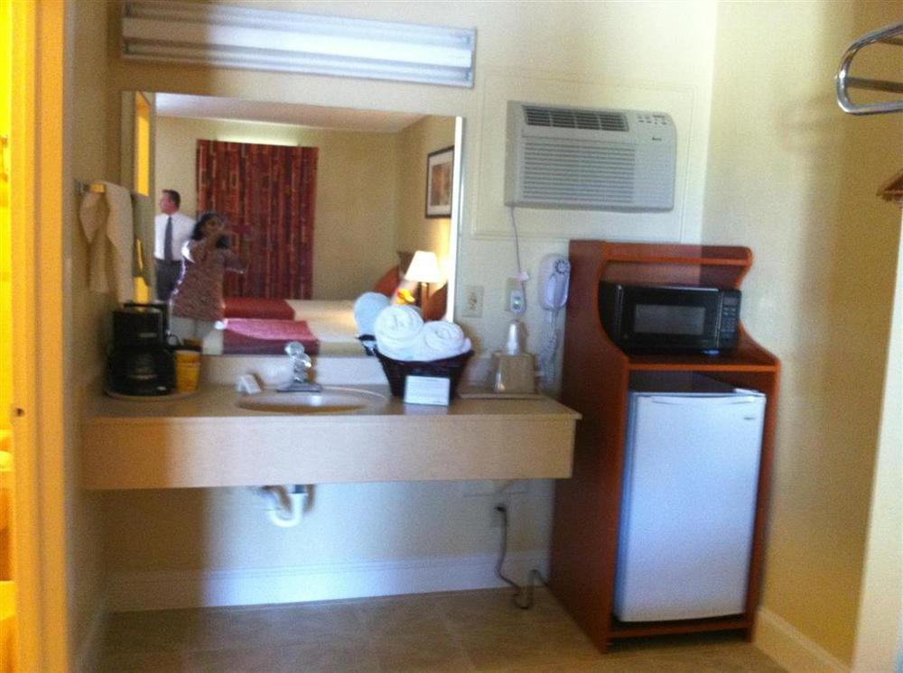 Oyo Hotel Augusta Downtown Room photo