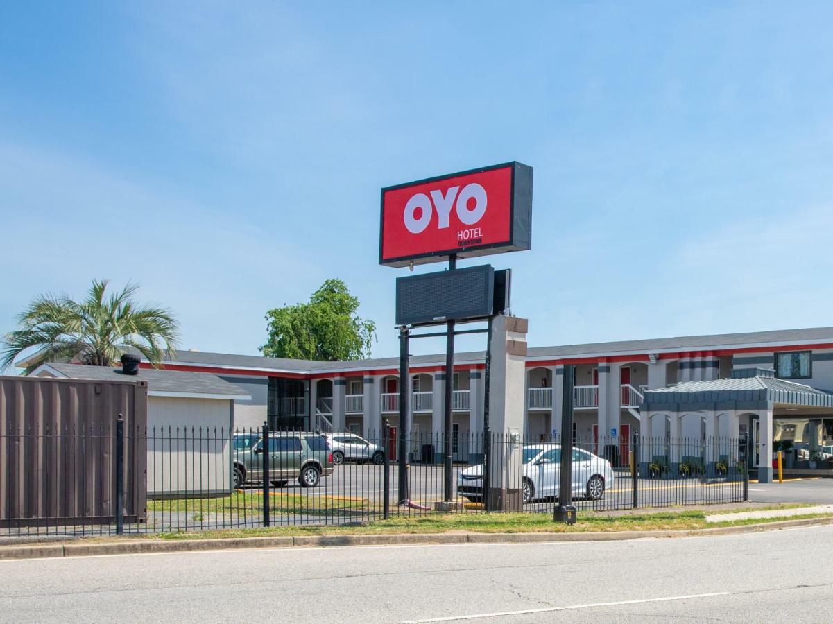 Oyo Hotel Augusta Downtown Exterior photo