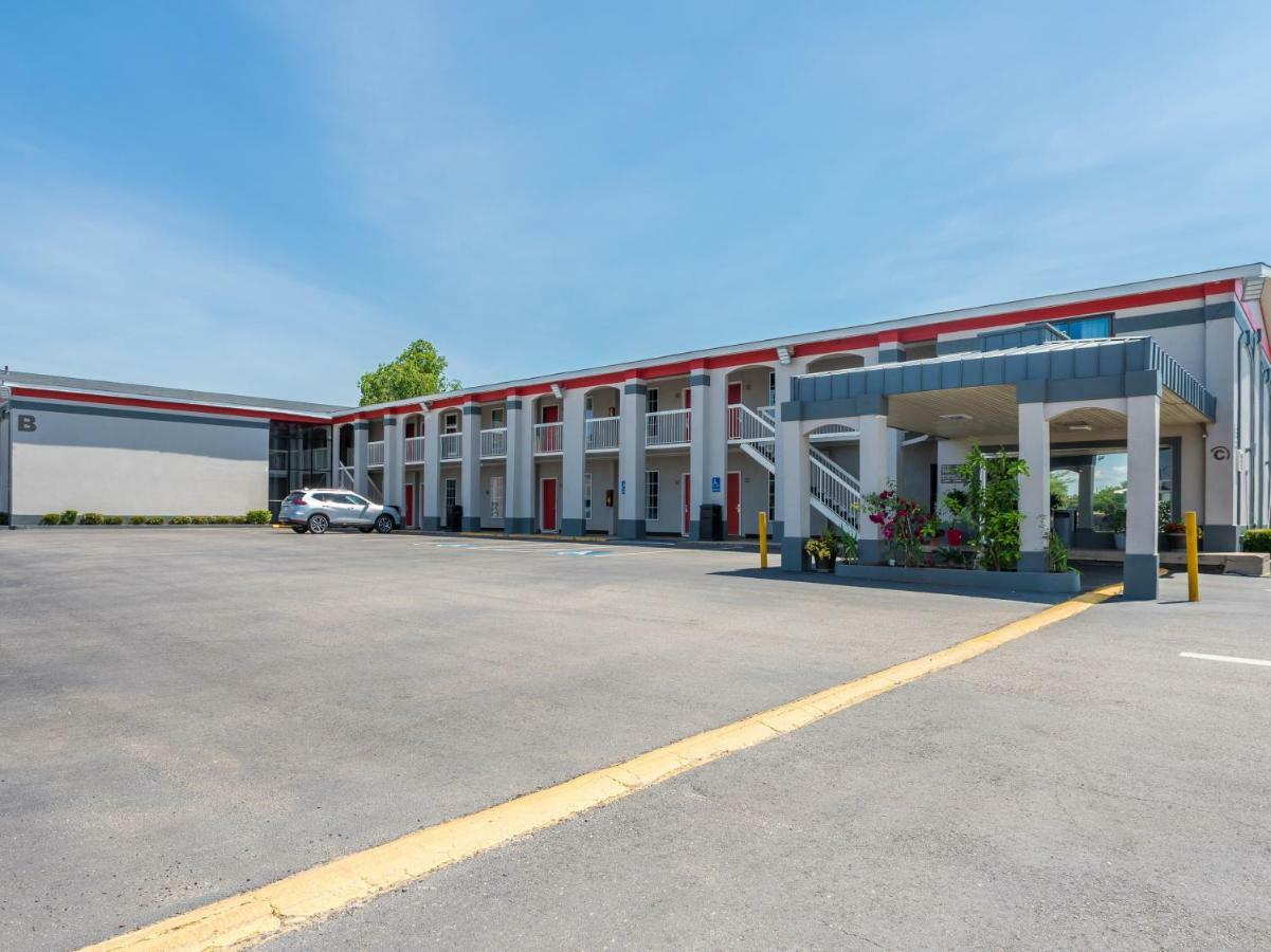 Oyo Hotel Augusta Downtown Exterior photo
